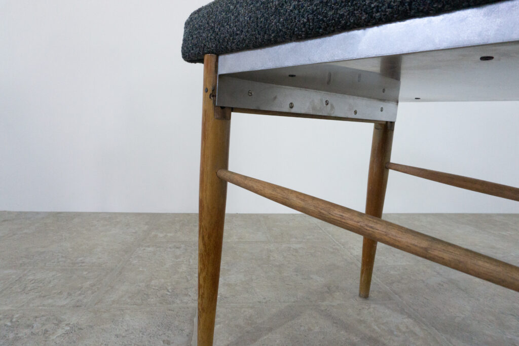 R-Chair 01-Denmark _ Stainless8後方からの前足