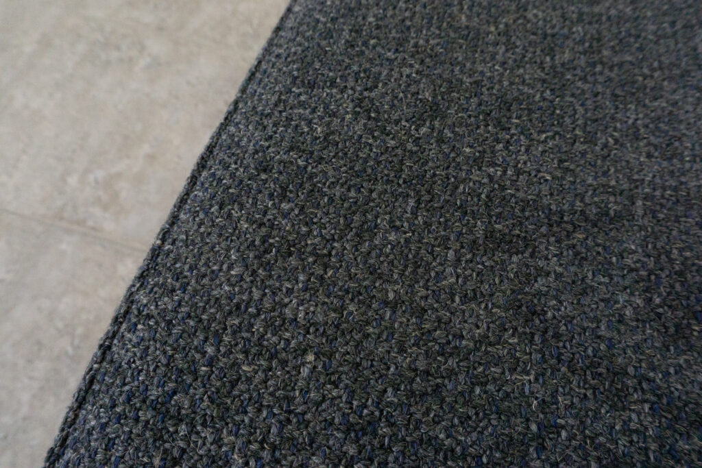 R-Chair 02-Denmark _ Stainless Closer15座面より