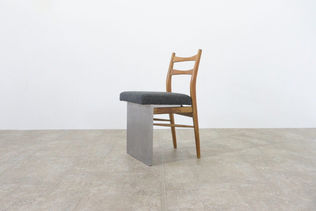 R-Chair 02-Denmark _ Stainless Closer1メイン