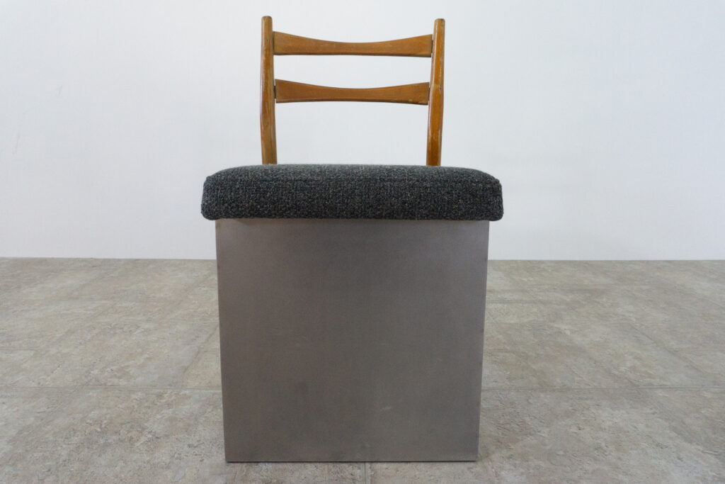 R-Chair 02-Denmark _ Stainless Closer座面正面より