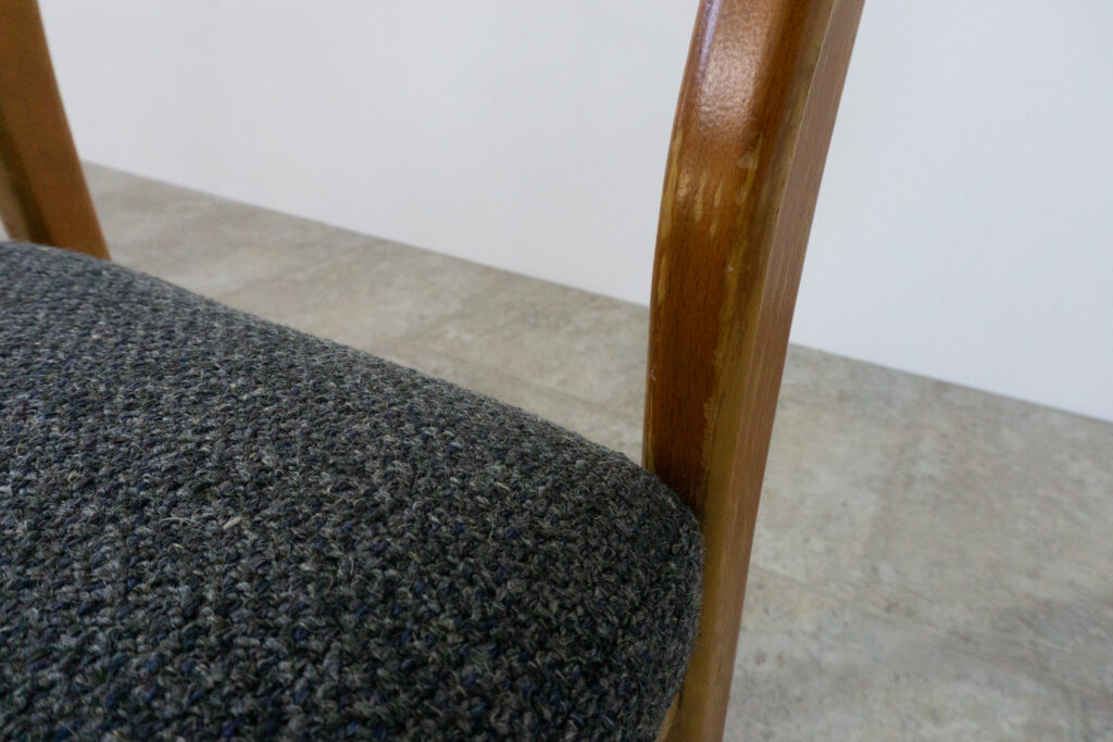 R-Chair 02-Denmark _ Stainless Closer26座面背もたれ境界