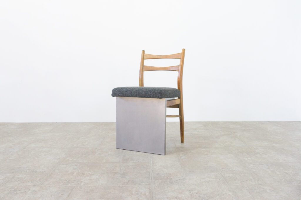 R-Chair 02-Denmark _ Stainless Closer21斜め前