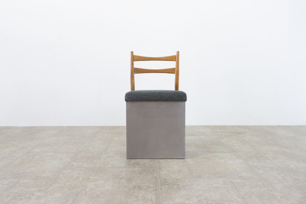 R-Chair 02-Denmark _ Stainless Closer4正面