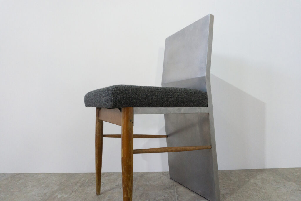 R-Chair 01-Denmark _ Stainless7斜め前より