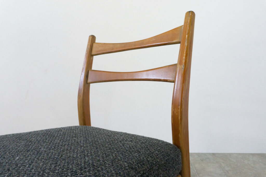 R-Chair 02-Denmark _ Stainless Closer26座面背もたれ境界引き