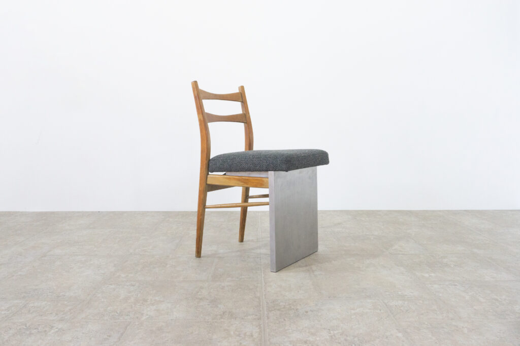 R-Chair 02-Denmark _ Stainless Closer16斜め前