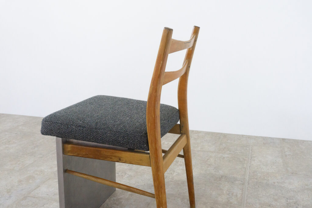 R-Chair 02-Denmark _ Stainless Closer背もたれ寄り