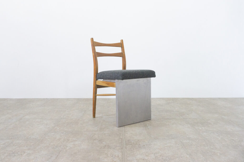 R-Chair 02-Denmark _ Stainless Closer20ななめ