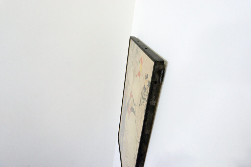 1884年にアンリ・ド・トゥールーズ=ロートレックにより友人ヴィクトール・ジョズの小説『ドイツのバビロン』の宣伝ポスター。再印刷されたヴィンテージをアイアンフレームにて額装。躍動感と線の強弱による独特な緊張感により、当時のドイツ国家を風刺したこの小説を表してます。右上